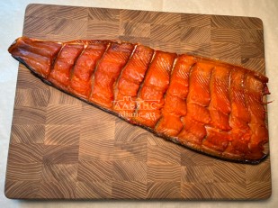 Диспенсеры для снеков: Горбуша боковина х/к (юкола)