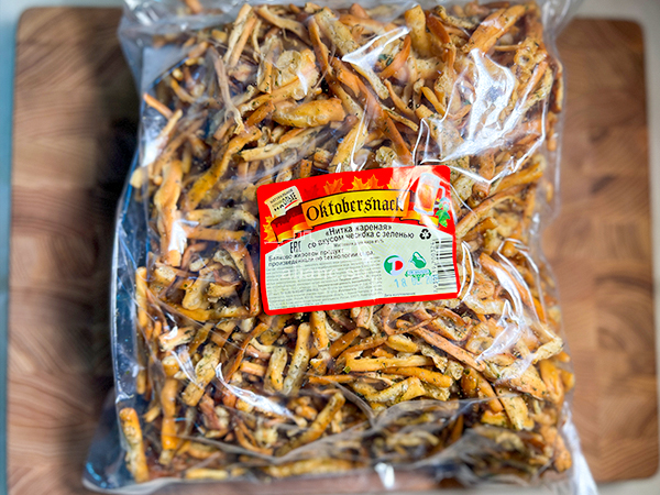 Нитка ЖАРЕНАЯ "Чеснок с зеленью" Oktobersnack 1 кг (сырный продукт) в Благовещенске