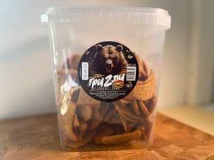 Чипсы: Ведро Ржаные гренки со вкусом Баварские колбаски (1 кг)