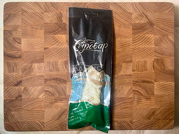 Сыр 100 гр ГОРНЫЙ СЫРОВАР (Косичка с укропом и чесноком) в Благовещенске