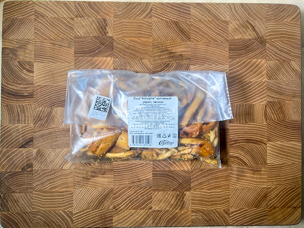 Сыр 150 гр ГОРНЫЙ СЫРОВАР (Ассорти копчёный с укропом и чесноком) в Благовещенске